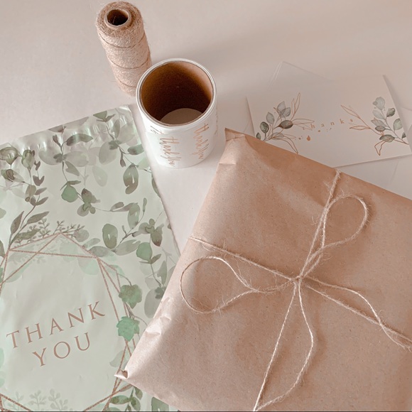 MEET YOUR POSHER - Picture 2 of 4